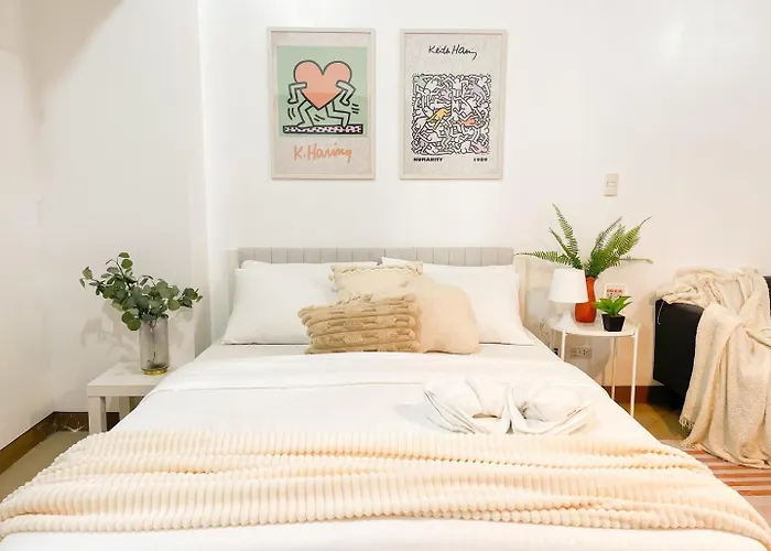 Holiday home Cozy In Venice Bgc With Balcony #vlrtc28c Manila