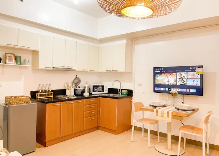 Holiday home Cozy In Venice Bgc With Balcony #vlrtc28c Manila